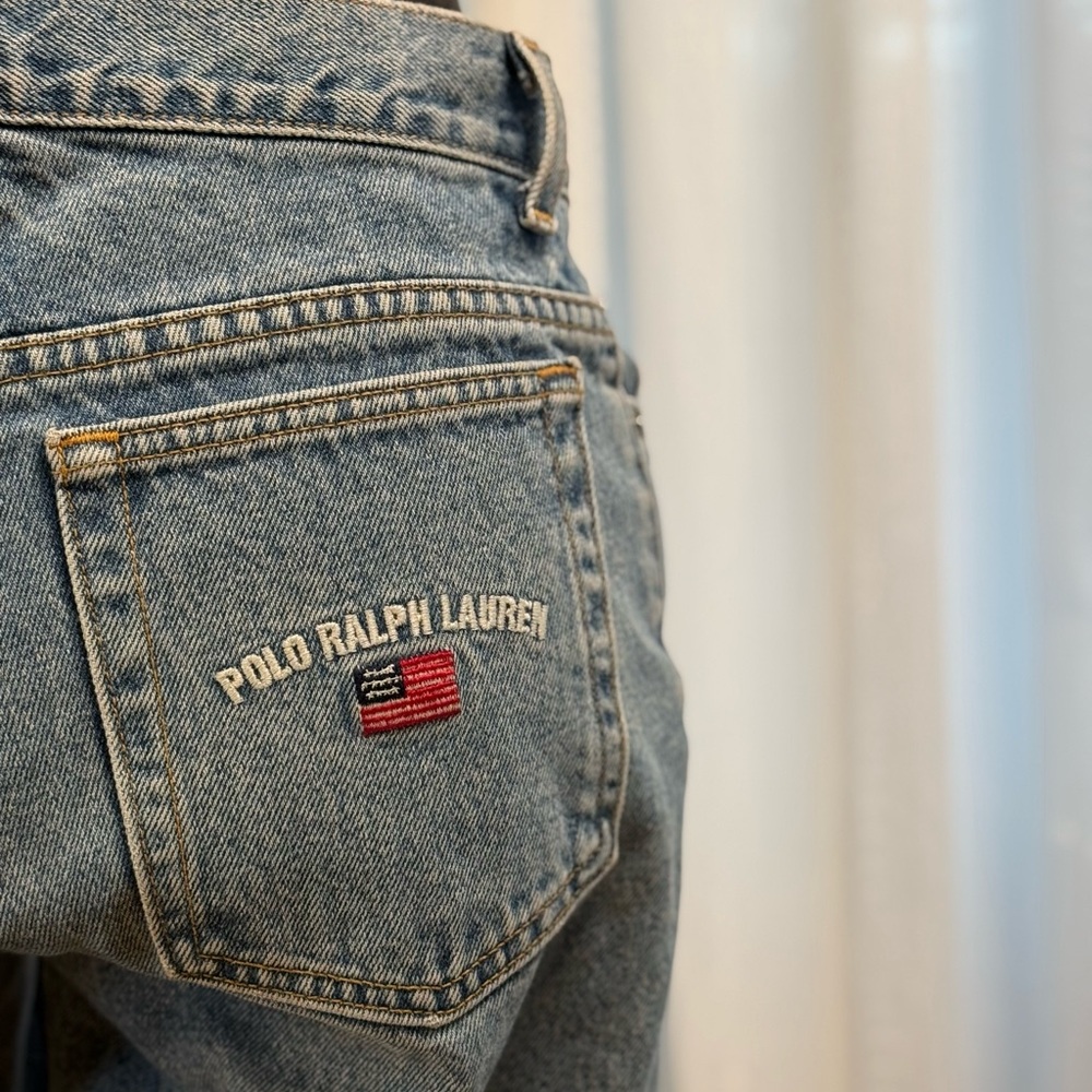 100% denim. Vintage Polo Ralph Lauren jeans. Size 2. Straight/wide cut. Litewash